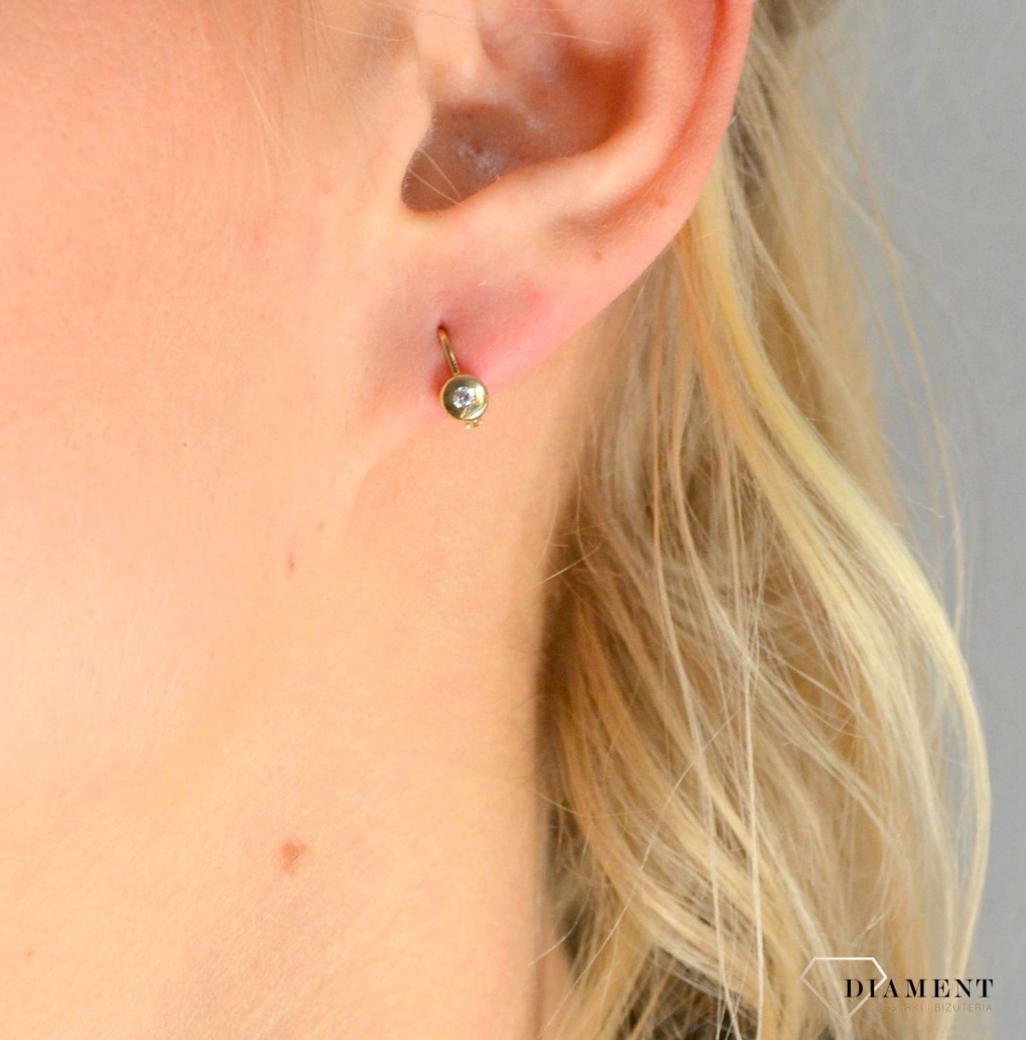 Złote kolczyki dla dziewczynki 333 kółko z cyrkonią.jpg